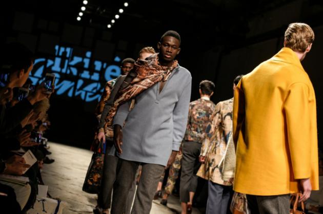 Des demandeurs d`asile stars d`un jour sur les podiums de mode à Florence