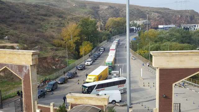 Gürcüstanla sərhəddə yaranmış tıxac aradan qaldırılıb