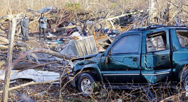 10 dead after US storms trigger tornadoes - VIDEO