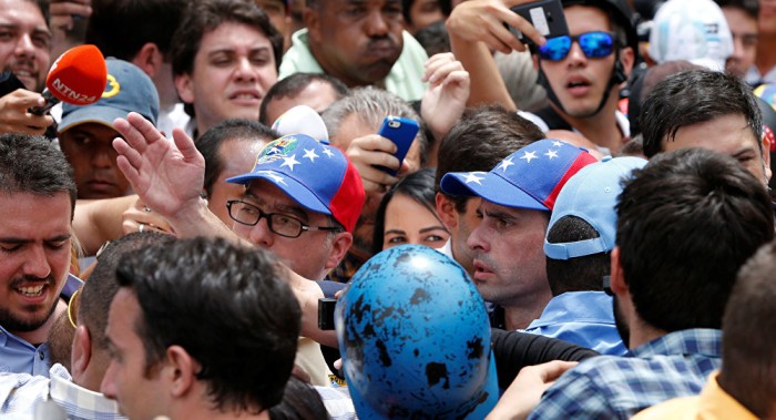 Dirigente opositor venezolano da plazo de una semana a la mesa de diálogo 