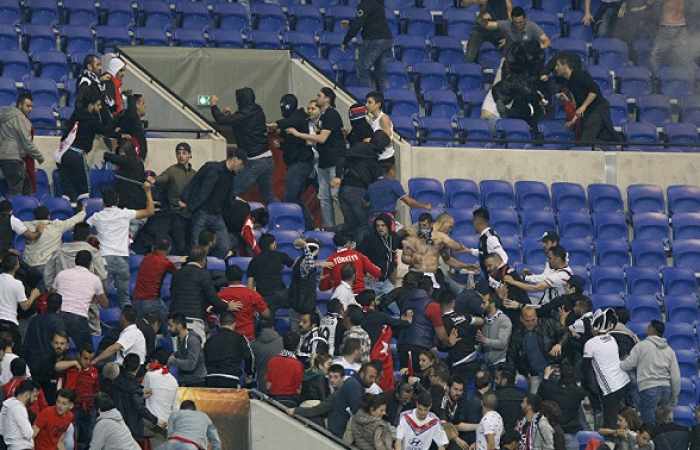 Disturbios durante partido de la Liga Europa