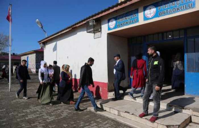 Fusillade devant un bureau de vote en Turquie: trois morts