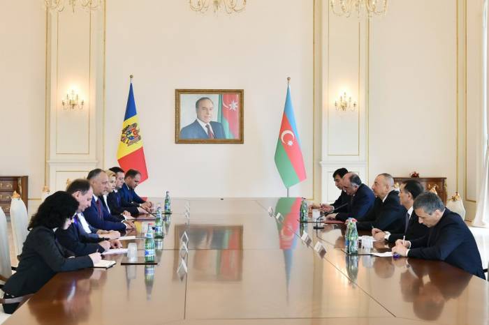 Präsident Ilham Aliyev und Präsident Igor Dodon treffen sich im erweiterten Format