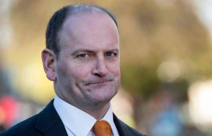 Douglas Carswell quitting UKIP to become independent MP for Clacton