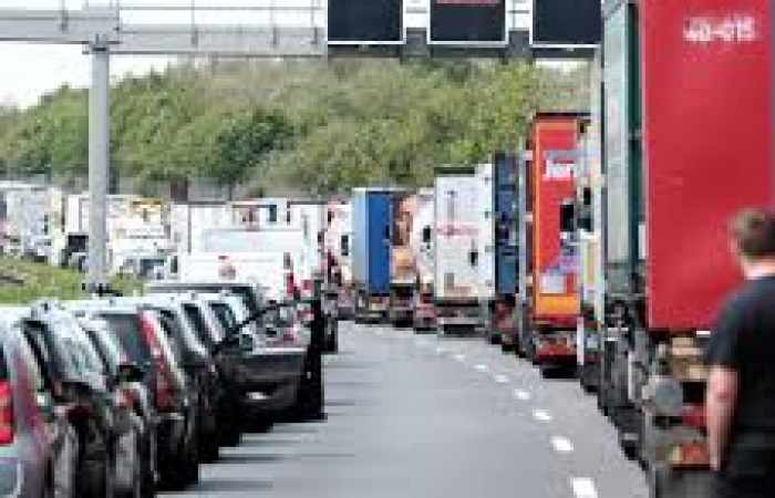 Rettungsgasse blockiert - Feuerwehr kapituliert vor Autofahrern