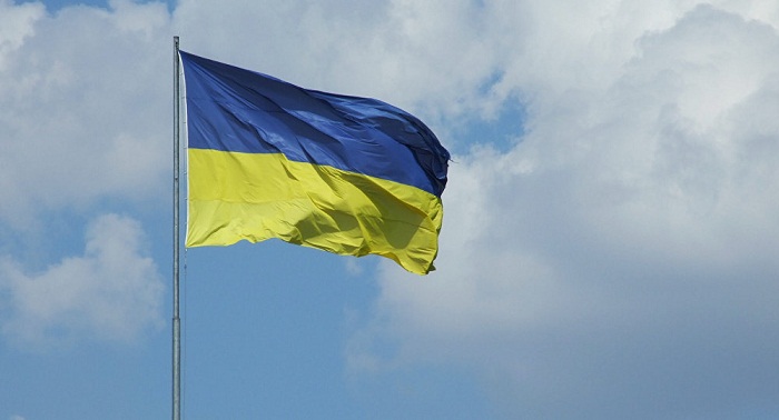 Un diplomate US s’emmêle dans les couleurs du drapeau ukrainien