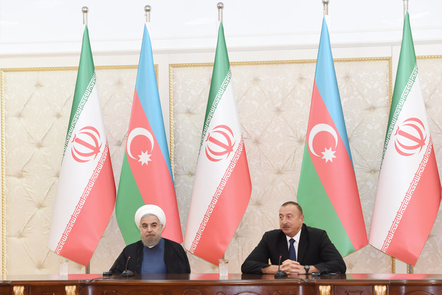 Rouhani explique comment l`Azerbaïdjan relie l`Europe, la Russie et le Golfe Persique