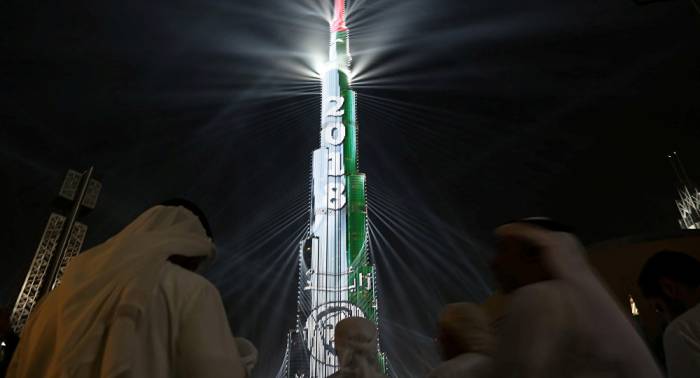 Dubái recibe el 2018 con el espectáculo láser más grande del mundo
