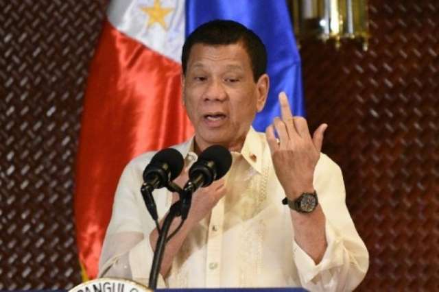 Philippines' Duterte backs police in 'drug' mayor killings