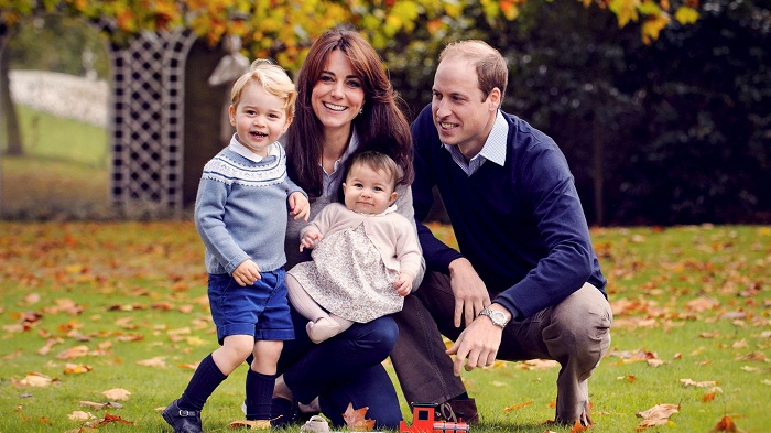 Une nouvelle photo du prince George et la princesse Charlotte pour Noël