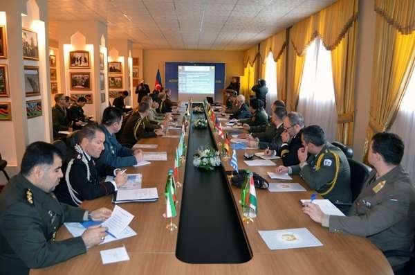 Azerbaijani Defense Ministry hosts meeting with foreign military attach