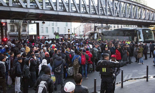 Migrants: face aux évacuations, les associations suspendent leurs maraudes à Paris