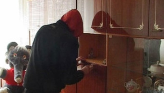 İş adamının evindən 42 minlik saat oğurlandı