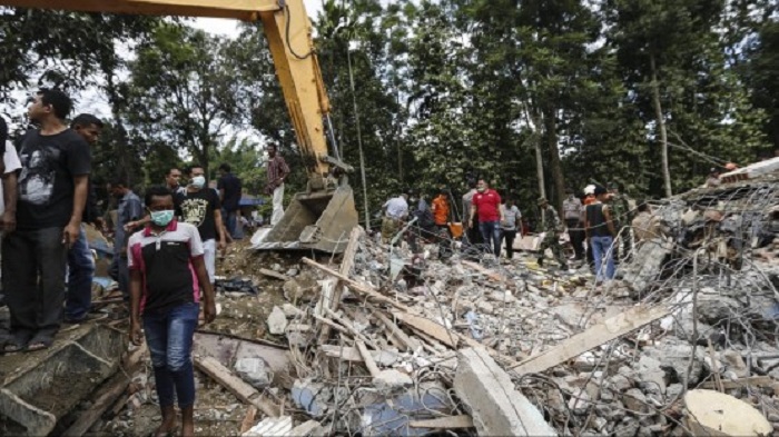Behörden bitten nach Erdbeben um medizinische Hilfe
