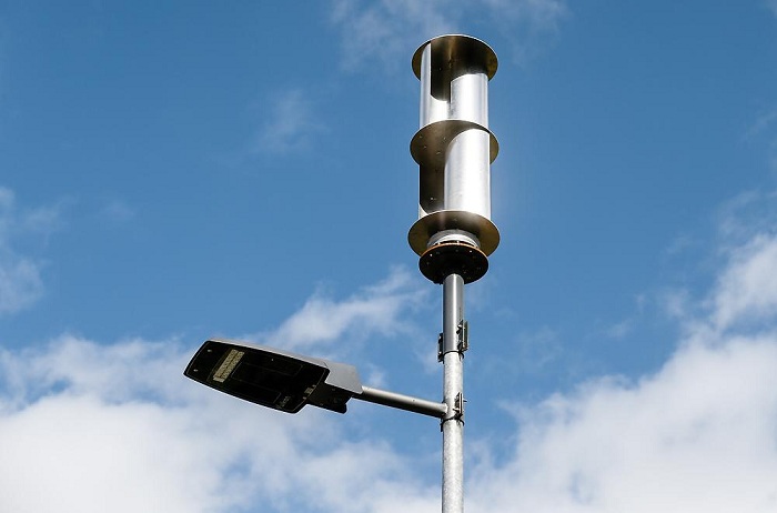 Straßenlaterne funktioniert mit Windkraft