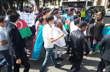 Bakıda Avropa İttifaqı və Britaniyaya etiraz: VİDEO