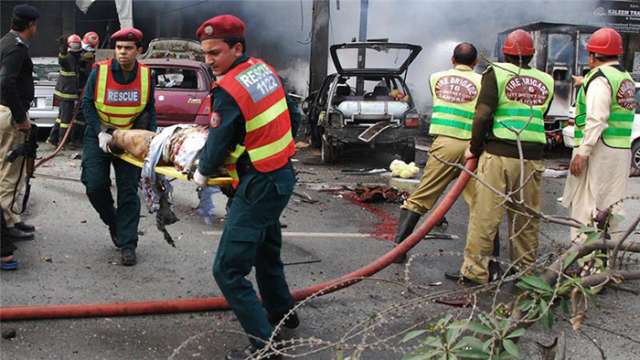 Blast near Pakistan police center kills 15
