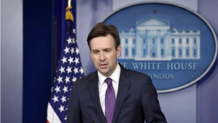 Earnest: “La extradición de Gülen depende del acuerdo bilateral entre EEUU y Turquía“