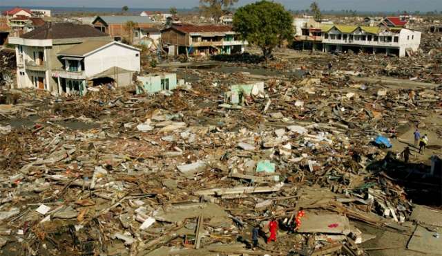 Aftershocks rock Indonesia after massive quake, calls for calm