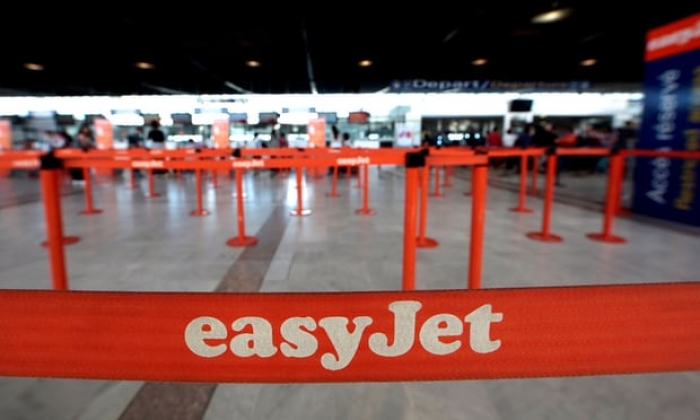 EasyJet passenger punched by airport worker in France