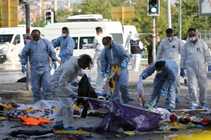 L`attentat suicide qui a fait 102 morts à Ankara commandité par l`EI