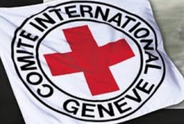 Qızıl xaç erməni əsgərə baş çəkib