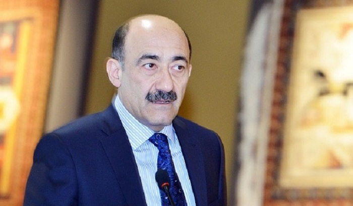 Prezident Əbülfəs Qarayevi mükafatlandırdı