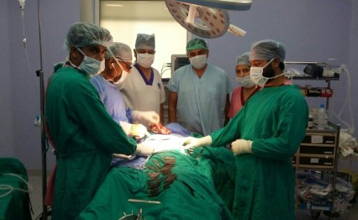 Inde: un homme opéré après avoir avalé 40 couteaux