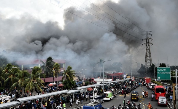 Indonésie: un gigantesque incendie ravage un marché historique de Jakarta