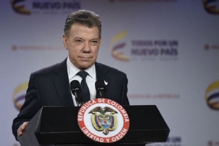 Santos niega que esté intentando alguna `astucia jurídica` para desconocer el plebiscito
