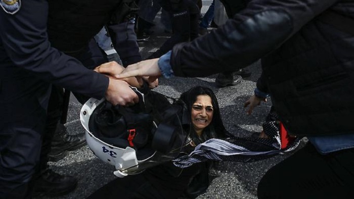 Türkische Polizei löst Frauen-Demo auf