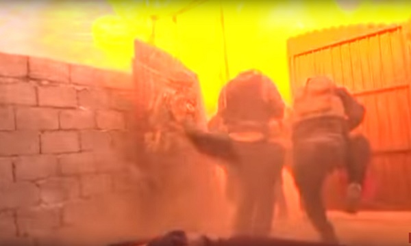 Mossoul: une équipe de la BBC échappe de peu à une voiture piégée - VIDEO