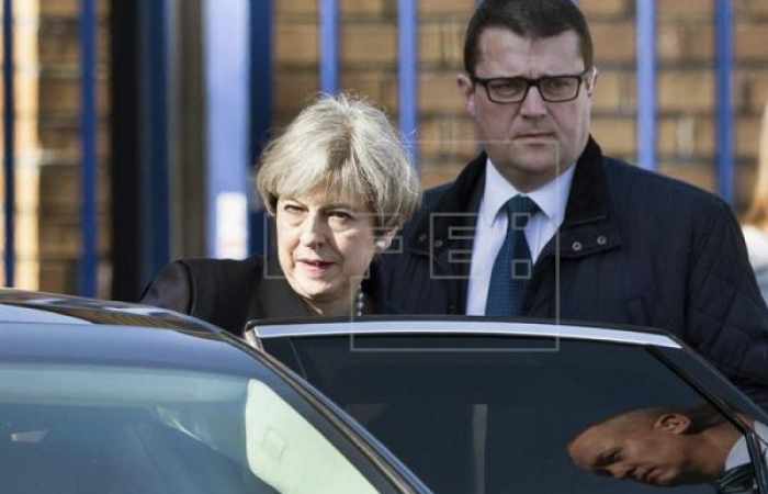 May defiende ante Sturgeon la "unidad" del país antes de activar el "brexit"