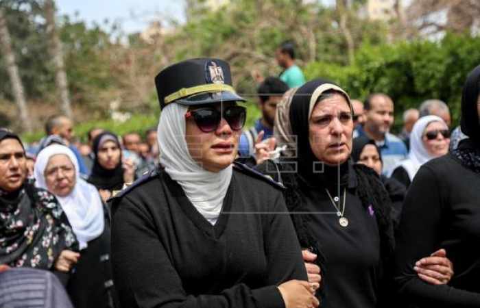 Egipto despide a los muertos de los atentados y activa el estado de emergencia