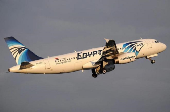 Alerta de humo y fuego en el avión de EgyptAir antes de estrellarse