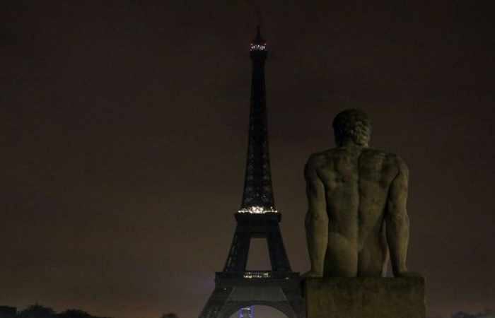 La tour Eiffel sera éteinte le 4 avril en hommage aux victimes de l'attentat de Saint-Pétersbourg