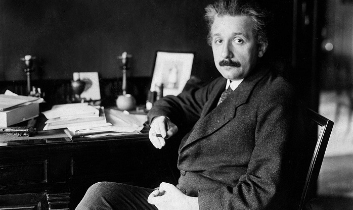 Israeli university puts  dozens of Einstein manuscripts  on display