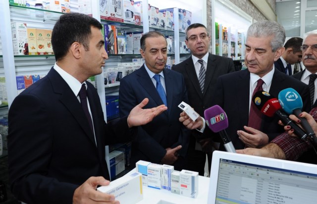 Əli Əhmədov Bakıda aptekləri yoxladı
