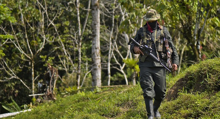 ELN advierte que ocupará territorios dejados por las FARC en Colombia 