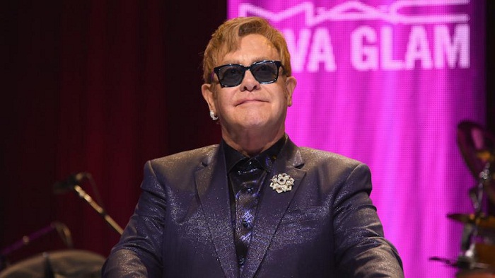 Elton John dément les accusations de harcèlement sexuel de son ancien garde du corps