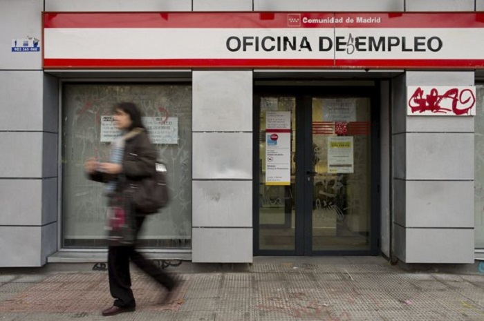 El paro sube en 11.900 personas y se destruyen 64.600 empleos