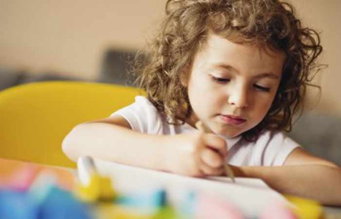 5 signes subtils qui prouvent qu'un enfant est précoce