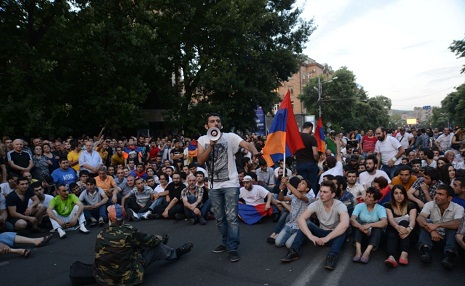 LIVE Electric Yerevan Protests on Baghramyan Avenue