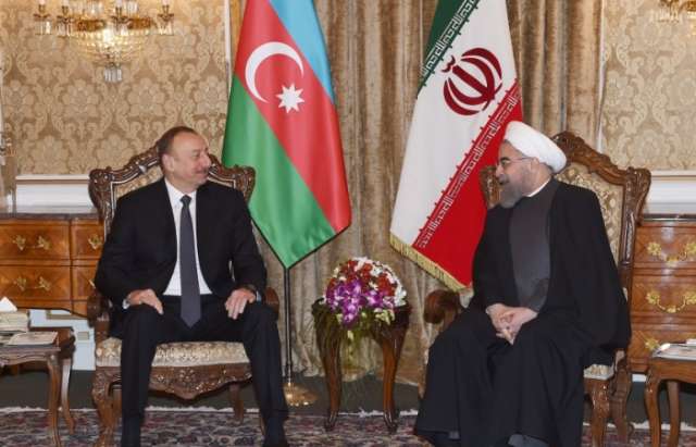 Präsident Ilham Aliyev und Präsident Hassan Rohani treffen sich in engem Format