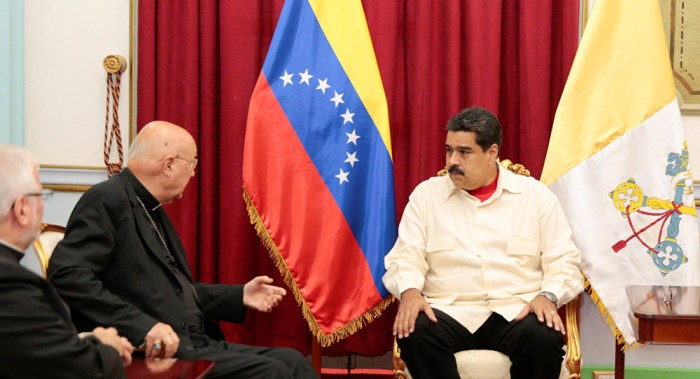 Presidente venezolano recibe al enviado del Vaticano 