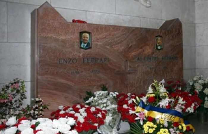 Italie: une tentative de vol des restes d'Enzo Ferrari