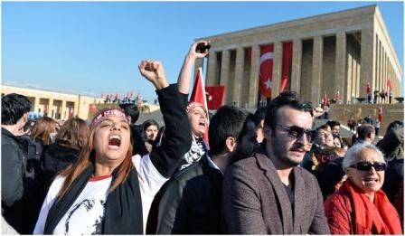 Atatürkün məzarında Ərdoğana etiraz - Foto