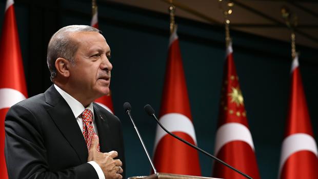 Erdogan formaliza su intención de hacerse cargo del Ejército y los servicios secretos
