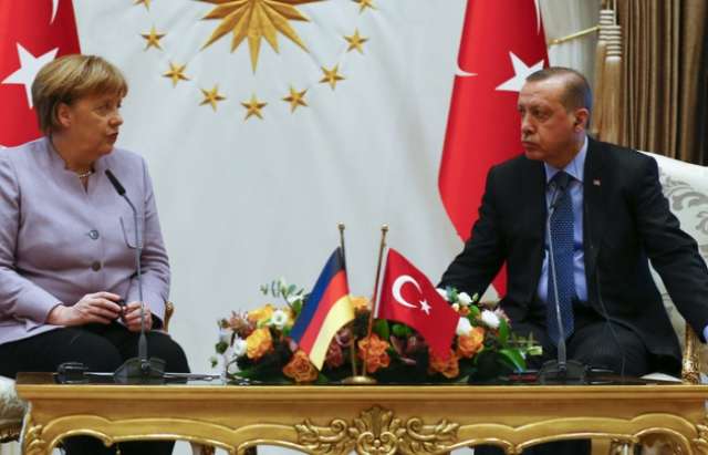 Erdogan äußert Terror-Vorwurf: "Verehrte Merkel, Du unterstützt Terroristen"