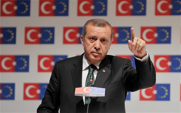 Turquie: Erdogan somme les Occidentaux de se mêler de leurs affaires